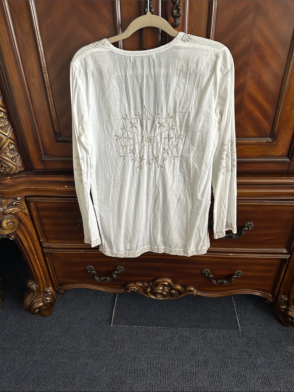 Boho White Embroidered V-Neck Women’s Top - Picture 3 of 6